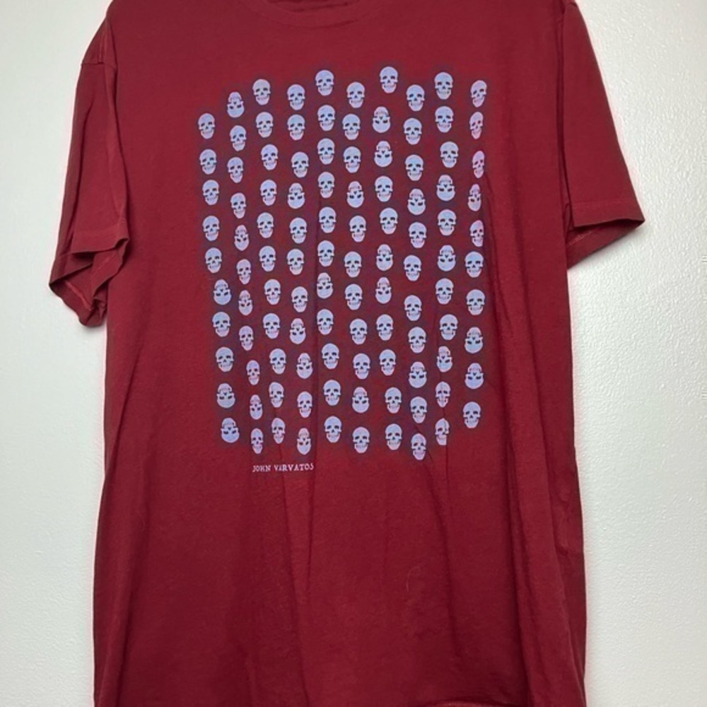 JOHN VARVATOS 'SKULL ROWS' GRAPHIC RARE T-SHIRT! CRANBERRY Sz XL